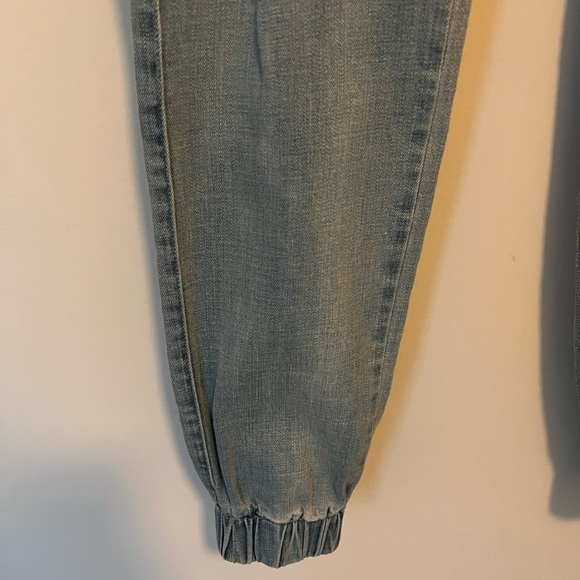 NWOT Womens distressed jogger jeans - Picture 2 of 5
